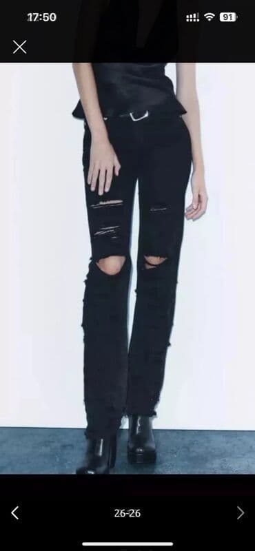 zeynep bastik baku: Zara Qara rəngli, yırtıq detallı cins şalvar. Dizlərdə və digər — 1