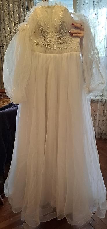 Ağ gəlinlik donu - Model: A-kesim, uzun ətəkli, çoxqatlı tül yubka -
