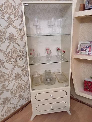 Şüşəli vitrin şkaf - Rəng: krem/ivori - Üst hissə: 2 ədəd qalın şüşə