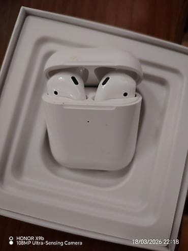 iphone se 4 price: Təzədir. Zaryatqani ela saxliyir. Apple AirPods (simli/Lightning şarj — 3