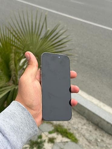 iphone 8 pilus: IPhone 15 Pro, Gümüşü, Qırıq — 2