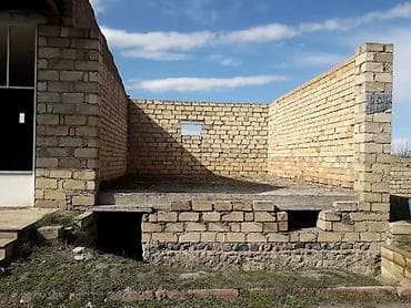 3 sot torpaq: Obyekt iki mertebelidir.Zirzemi hissesi 50,üst qatı — 4