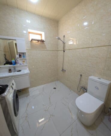 bina az kirayə: Satılır: həyət evi - Geniş, işıqlı mətbəx: üst- və alt şkaflar — 2