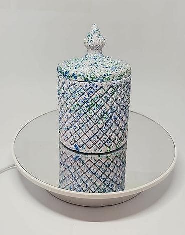 liliya gülü: Bir vaza, Keramika — 4