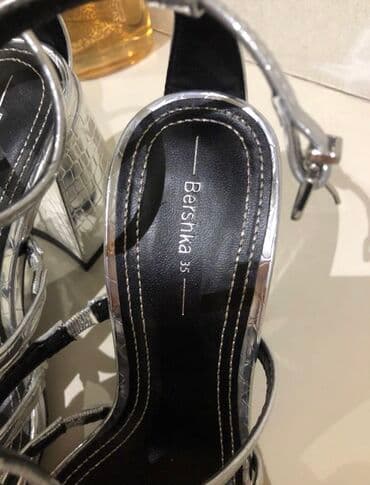 женские босоножки на танкетке: Bershka, Ölçü: 35, rəng - Gümüşü, Yeni — 3