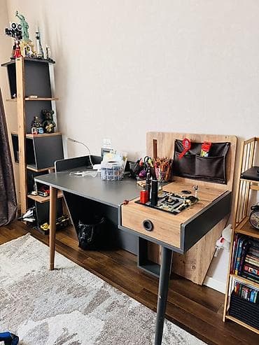 Lanvert uşaq/gənc otağı üçün mebel dəsti Tərkib: - Yazı/iş masası — 2