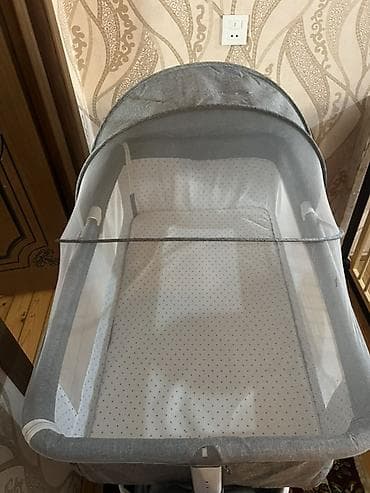 Beşiklər: Oğlan və qız üçün, İşlənmiş, Dördbucaq, Beşik, Matras ilə, Yellənmə mexanizmsiz — 6