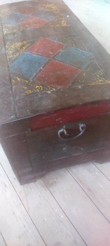 qədim sandıq: Qədim sandıq. 18 (XVIII) əsrlərdə Qarabağda (Fizulidə) hazırlanıb. Əl — 5