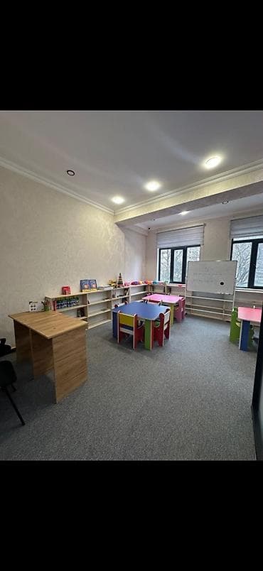 Kursun bağlanması səbəbindən bütün əşyalar satılır.İstəyən tək-tək də