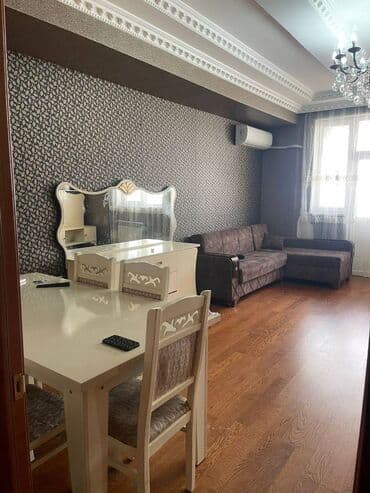 ehmedlide ev: Xətai rayonu,Əhmədli metrosu,Diaqnoz tibb mərkəzinin yanında,20 — 2