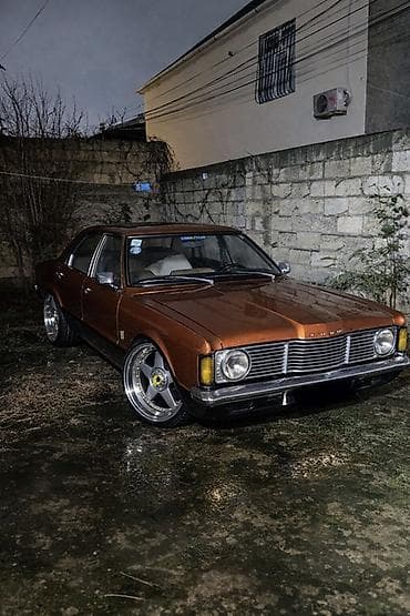 tekerler type 0: Klassik Ford Taunus sedan. 1973-cü il. Bütün sənədləri qaydasındadır — 10