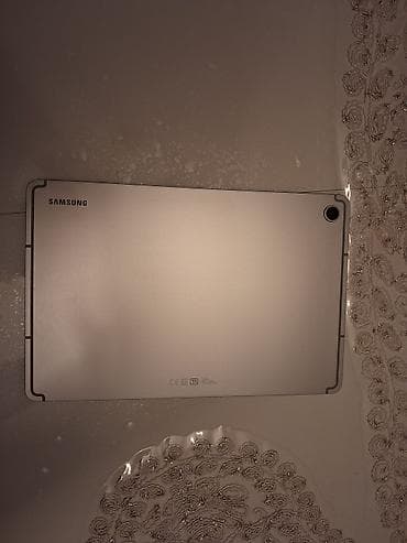 Samsung planşet - Brend: Samsung - Korpus: metalik arxa qapaq, tək