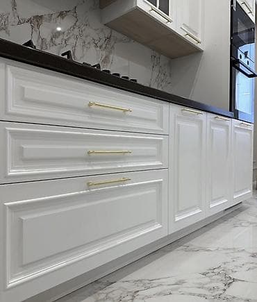 metbex şkaf: Klassik üslublu bəyaz mətbəx mebeli – L formalı layihə Xüsusiyyətlər — 3