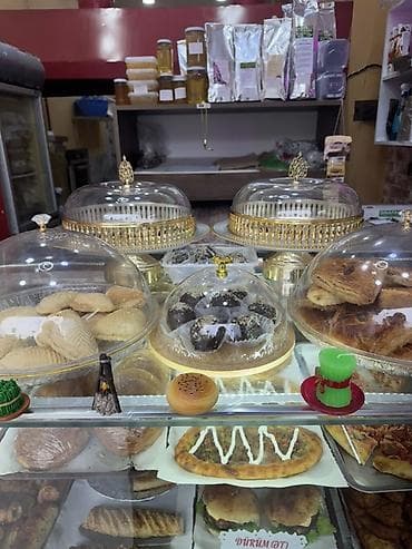 quru vitrin: Tendir levazimatlari satilir. Baglandigi ucun. Soyuducu vitrin — 4