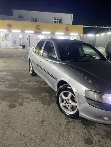 opel vectra 1995: Opel Vectra sedan - Kuzov: 4 qapılı sedan, gümüşü rəng, qara kapotla — 3