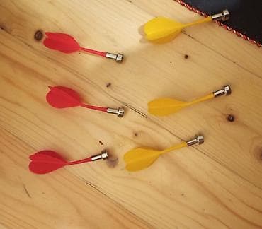 Maskalar, eynəklər: Maqnitli dart taxtası – ikiüzlü asma set - İki tərəfli oyun səthi — 3