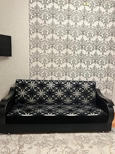 işlenmiş kreslo: 1 divan ve 2 kreslo. Yaxsi veziyyetdedir. Acilib yigilir. Unvan — 4