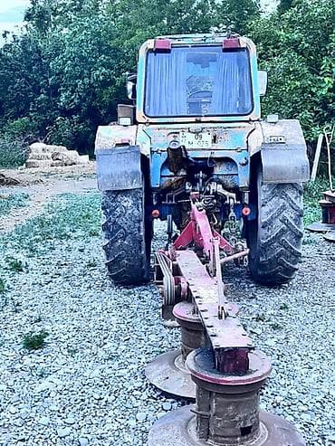 balaca maşın: MTZ traktor, kabinəli, arxa 3 nöqtəli asqı və PTO ilə. Mexaniki — 4