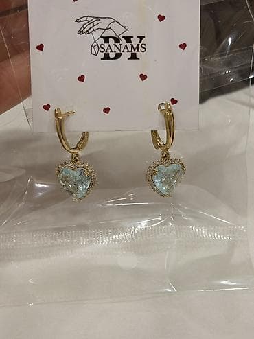 papaqlarin satisi: Maya deyerinden bele ucuz aksesuarlar satilir. Hecbiri isdifade — 3