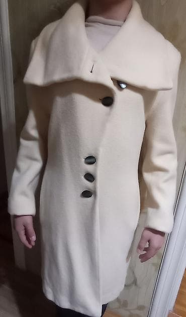 savis a e krem: Zərif qadın palto – krem/ivori rəngdə, klassik siluetli. - Uzunluq — 1