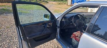 e 190 mercedes: Mercedes-Benz E 220: 2.2 l | 2000 il Sedan — 8