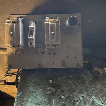 Sənaye elektrik idarəetmə paneli - Metal əsas lövhə üzərində 3 ədəd