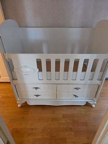 Oğlan və qız üçün, Dördbucaq, Beşik, Dəstsiz, Matrassız, Yellənmə mexanizmsiz