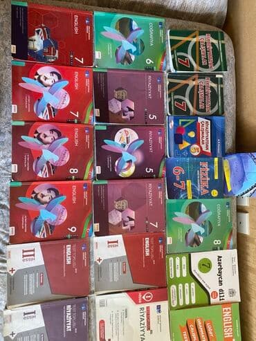 Bıçaqlar: Bu dəst müxtəlif fənlər üzrə məktəb dərsliklərindən ibarətdir — 1