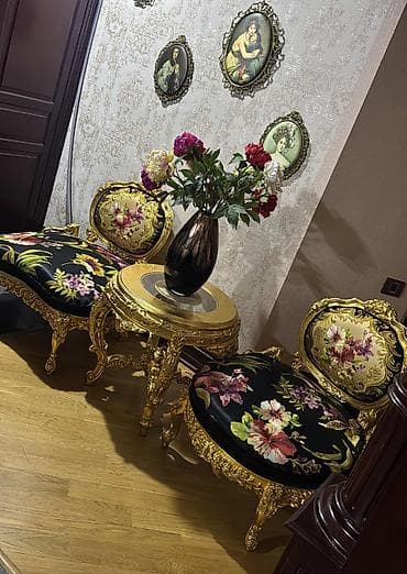 Satılır 2500 manat Türkiyə istehsalı temiz ağacdan 2 ədəd kreslo