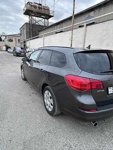 Opel Astra: 1.3 l | 2011 il 410000 km Universal