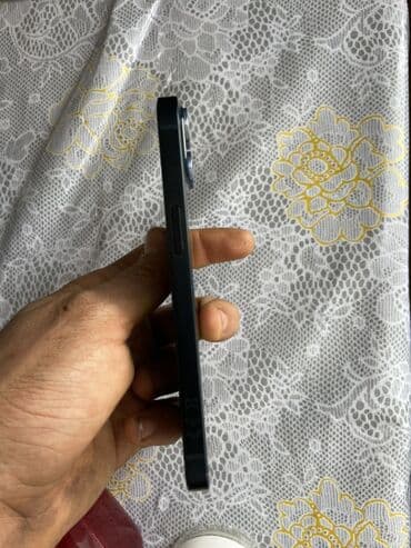 apple macbook: IPhone 13, Midnight, Qırıq — 4