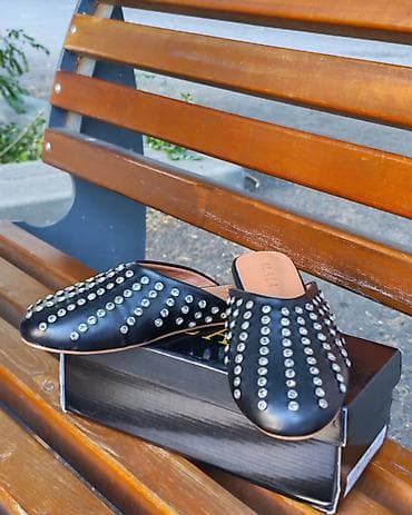 Qadınlar üçün slip-on mules (terlik tipli sabolar) - Rəng: qara - Üst — 1