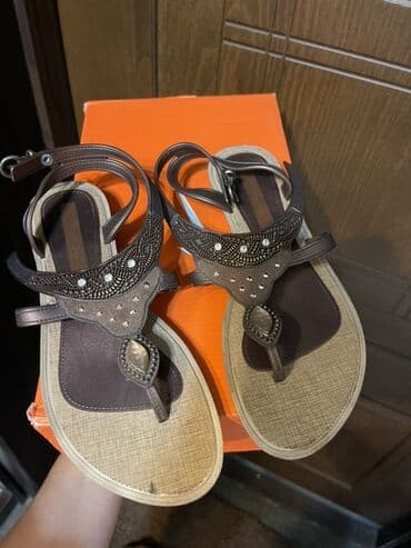 белые босоножки на тракторной подошве: Размер: 35, цвет - Коричневый, Б/у — 1