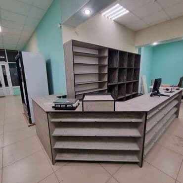 Mağaza arabaları: Açıq ağac tonlarında olan bu ticarət mebeli dəsti, mağaza və ya ofis — 11