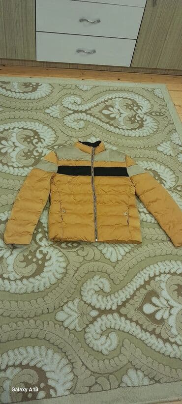 qara cins pencekler: 3 ədəd qış gödəkçəsi 1) Qırmızı kapüşonlu gödəkçə - Rəng: tünd — 3