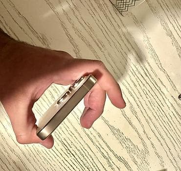 ipone 15: IPhone 15 Pro, Natural Titanium, Simsiz şarj — 6