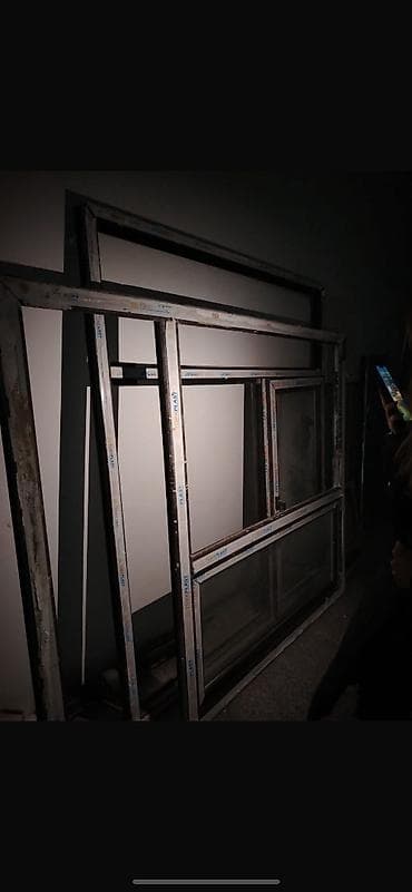 Перила: Б/у Двухкамерное Пластиковое окно, Ширина: 1 см, Длина: 1 см, Платная установка — 2