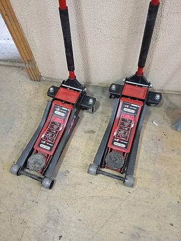 Avadanlığın icarəsi: Avtomobil təkər servisi üçün avadanlıq dəsti Tərkib: - Redats M-111 — 7