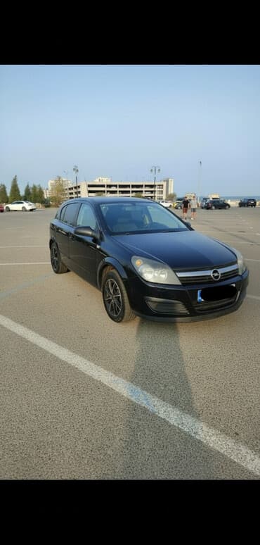 Opel Astra H – 5 qapılı hetçbek, qara rəng. - Kuzov: kompakt hetçbek