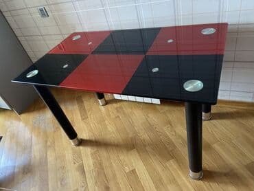 metbext esyalari: Düzbucaqlı şüşəli masa, qara və qırmızı rənglərin kombinasiyası ilə — 1