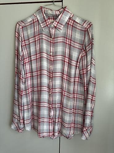 Мужская одежда: Məhsul: Colin’s qadın köynəyi
Xs olsa da bol qalır, 2 il əvvəl alınıb — 2