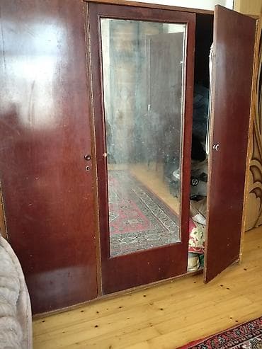 dolab satilir: Klassik üslubda taxta mebel dəsti - Geniş 3 qapılı şkaf: orta qapıda — 2