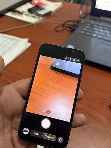 iphone 13 red: IPhone 13, Qara, Face ID — 6