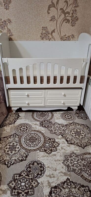 Oğlan və qız üçün, Yeni, Dördbucaq, Beşik, Dəstsiz, Matras ilə, Yellənmə mexanizm ilə