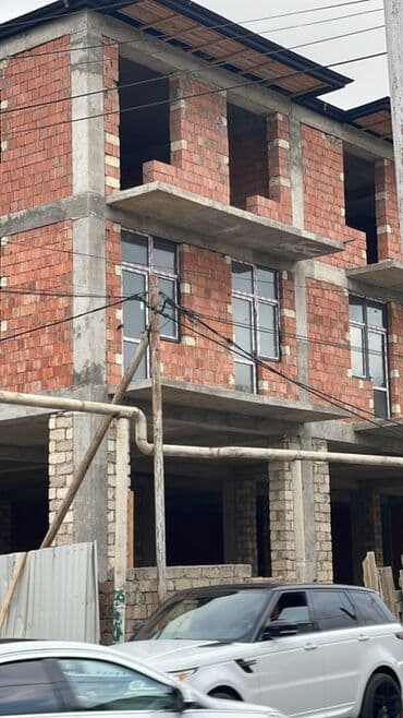 новостройки в баку в кредит: Satılır: Yol kənarında tikilən 3 mərtəbəli, mərtəbələrində eyvanları — 3