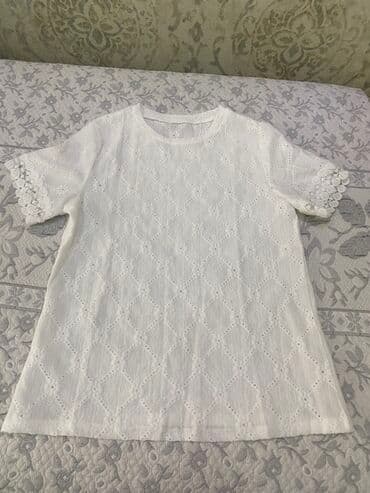 женские футболки и майки в полоску: Ağ rəngli,qisaqol kofta. naxislidi. yaya uygundur. m razmerdir. L — 1