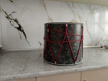 Nağara / davul - Korpus: qara-mərmər teksturalı silindrik gövdə