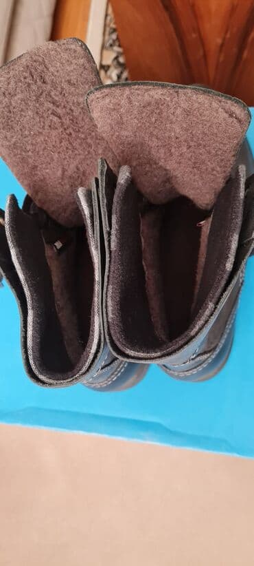 botinka ayaqqabılar: Merinos firmasınındır,42 razmerdir. Polşadan alınıb, təbii dəridir — 4