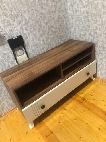 paxlava altlığı: İşlənmiş, Düz TV altlığı, Polkalı, Laminat — 4