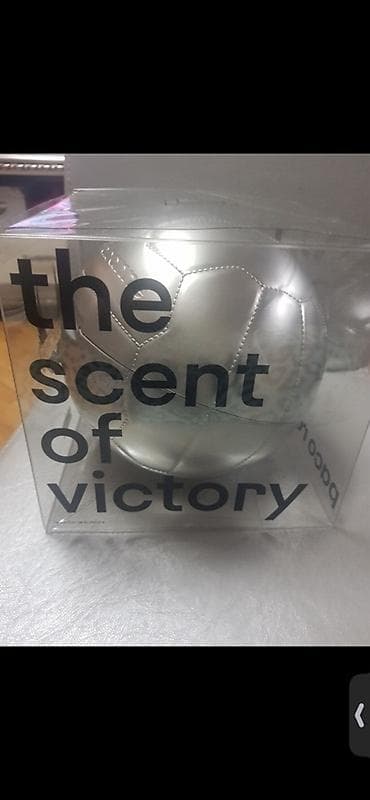 Bədənə qulluq: Paco Rabanne Invictus ətrinin futbol topu formasında xüsusi buraxılış — 1